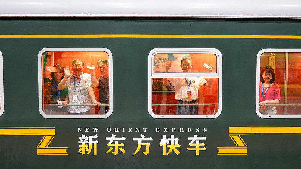 文旅：2023年第100列新疆鐵路旅游專列Y935次發(fā)車，進一步推動文旅產業(yè)發(fā)展！